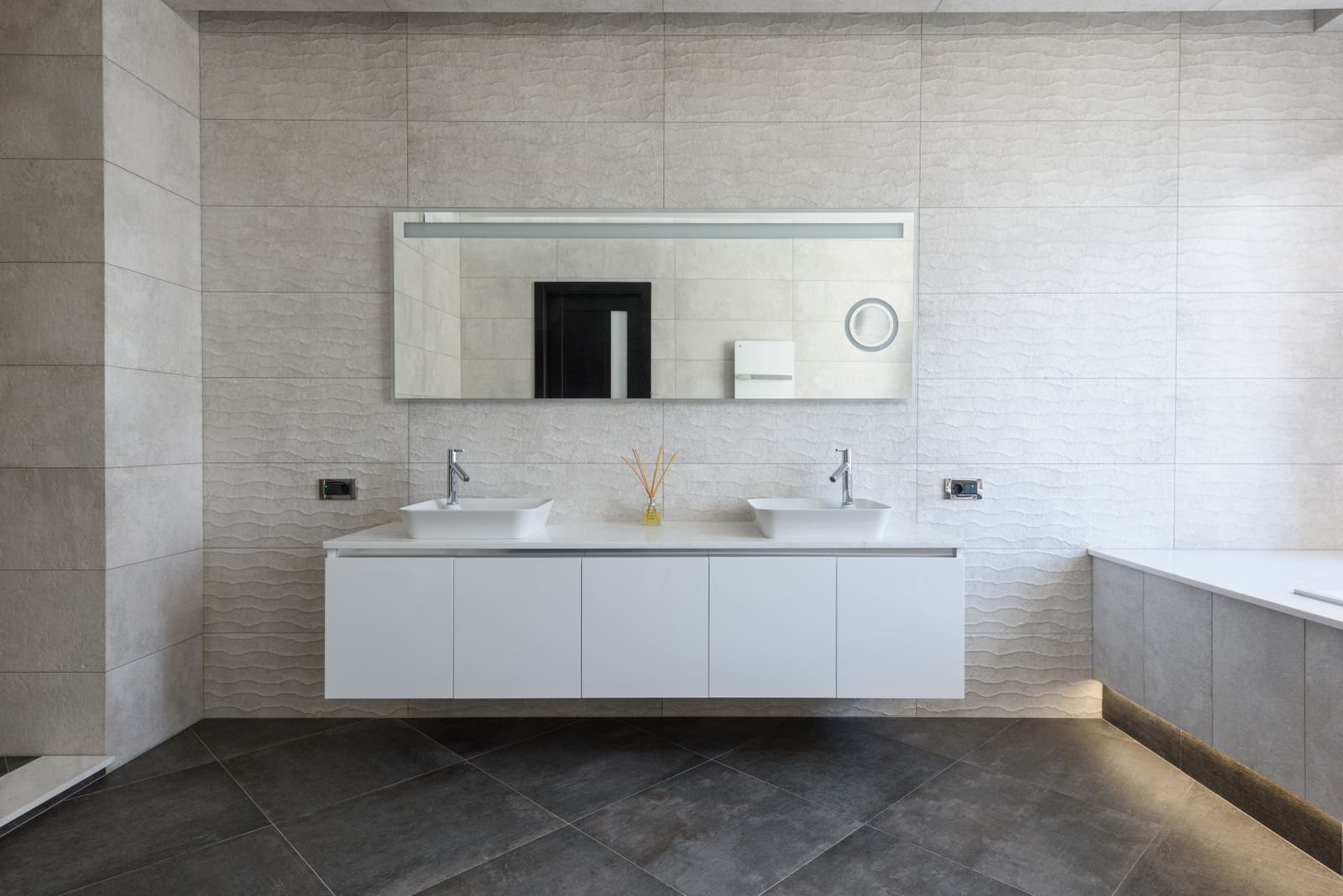 Double Vasque au Maroc : le Guide Complet pour une Salle de Bain à Deux en 2026